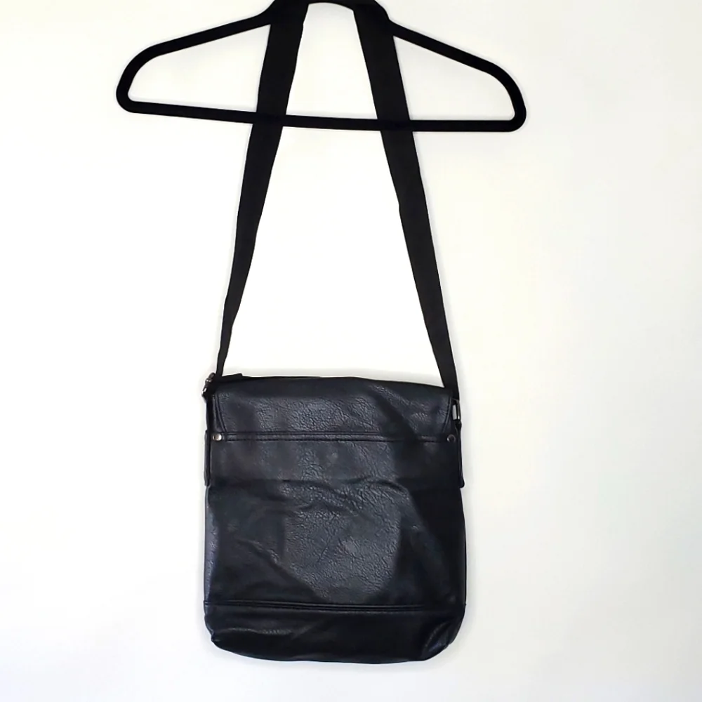 Kenneth Cole Reaction Messenger Bag Textured Black Carry All Travel Commute